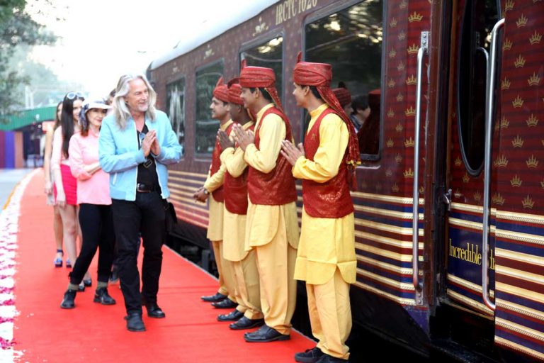 10 Famous Trains which makes India to be Proud